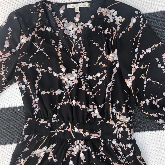 Floral/black dress with pockets!! - Picture 2 of 11